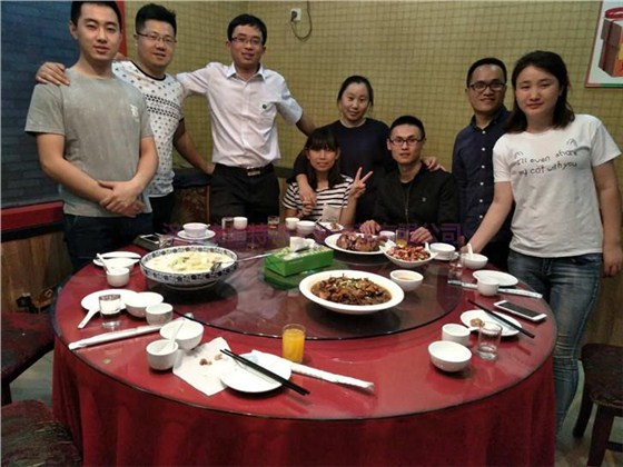 李德民请团队吃饭