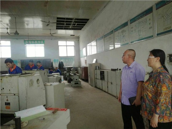 岳脱得精光让我挺进去视频-国产精品午夜无码体验区-丰满老熟妇BBBBB搡BBB-美女被大J插-国产午夜精品理论片公司与 济南技师学院合作实习同步带轮车间 (13)