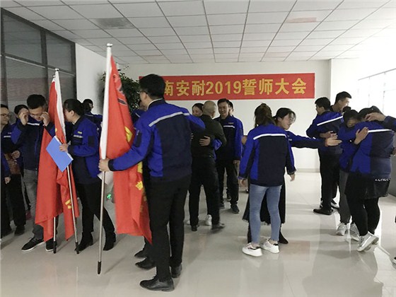 岳脱得精光让我挺进去视频-国产精品午夜无码体验区-丰满老熟妇BBBBB搡BBB-美女被大J插-国产午夜精品理论片公司领导与职工拥抱留影