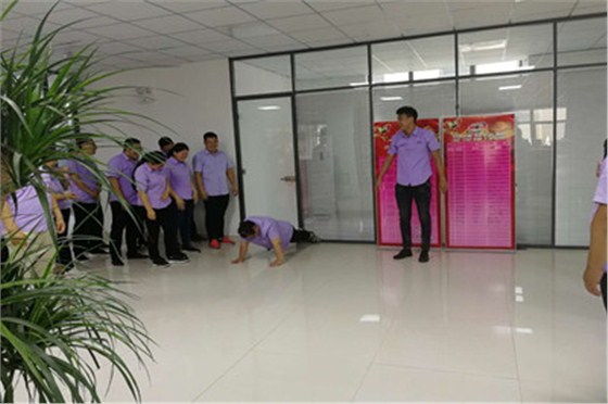 业务部5月份业绩未达到者接受惩罚！