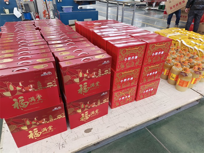 心系员工，情暖新春 | 岳脱得精光让我挺进去视频-国产精品午夜无码体验区-丰满老熟妇BBBBB搡BBB-美女被大J插-国产午夜精品理论片输送带厂家为全体员工发放春节福利