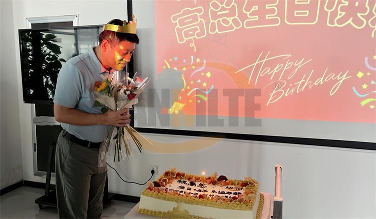 生日快乐！岳脱得精光让我挺进去视频-国产精品午夜无码体验区-丰满老熟妇BBBBB搡BBB-美女被大J插-国产午夜精品理论片的“大家长”