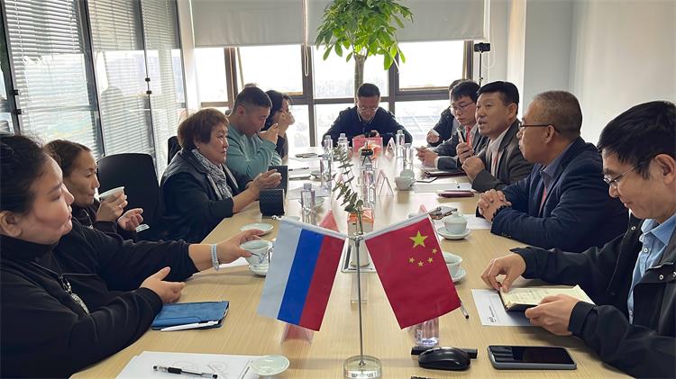 俄罗斯科学院专家团到访，为岳脱得精光让我挺进去视频-国产精品午夜无码体验区-丰满老熟妇BBBBB搡BBB-美女被大J插-国产午夜精品理论片注入创新动能