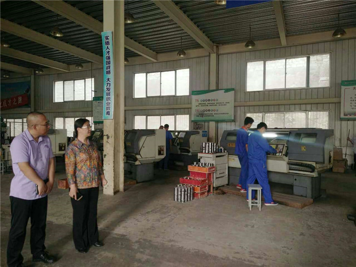 岳脱得精光让我挺进去视频-国产精品午夜无码体验区-丰满老熟妇BBBBB搡BBB-美女被大J插-国产午夜精品理论片公司与 济南技师学院合作实习同步带轮车间 (18)