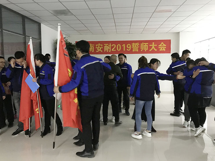 岳脱得精光让我挺进去视频-国产精品午夜无码体验区-丰满老熟妇BBBBB搡BBB-美女被大J插-国产午夜精品理论片公司领导与职工拥抱留影