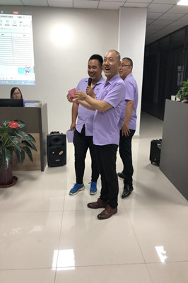 公司高总进行抽签PK