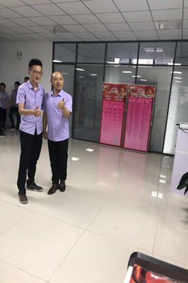 公司高总与销售部贾经理进行友好切磋