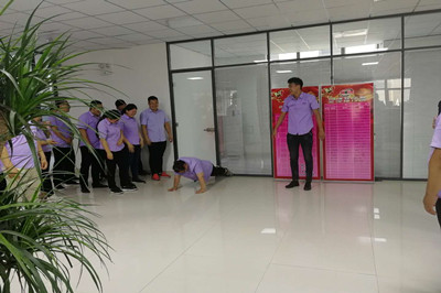 业务部5月份业绩未达到者接受惩罚！