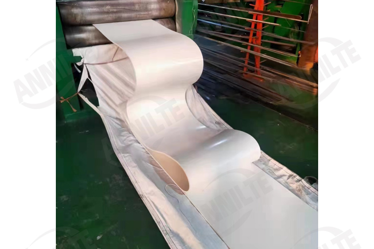 输送颗粒化肥的输送带