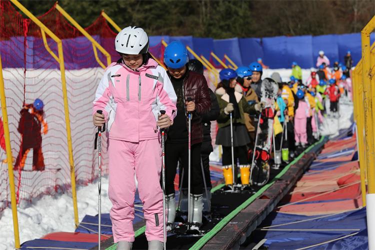 滑雪场魔毯输送带0923-7